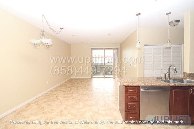 Building Photo - Large 2 Bedroom 2 Bathroom Condo in Betwee...