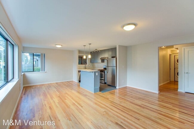 Building Photo - 1418 2nd Ave W