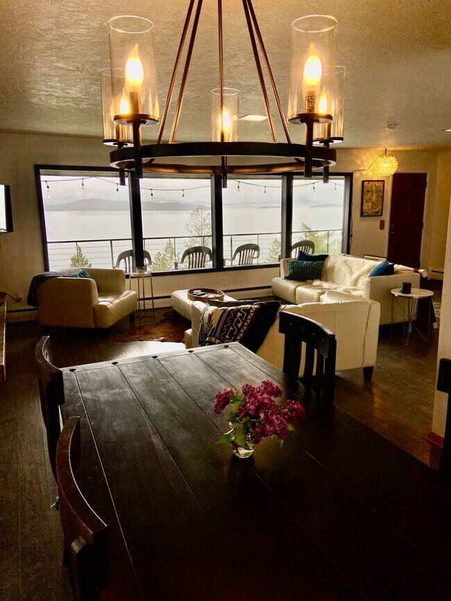Building Photo - Fisherman's Lookout- Fully Furnished with garage only October 1st - May 31st
