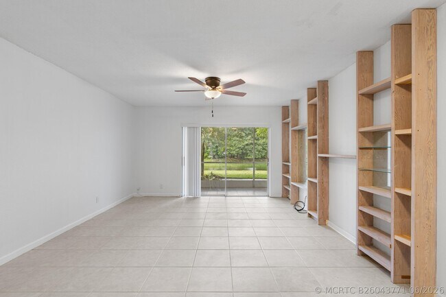 Building Photo - 10693 N Military Trl