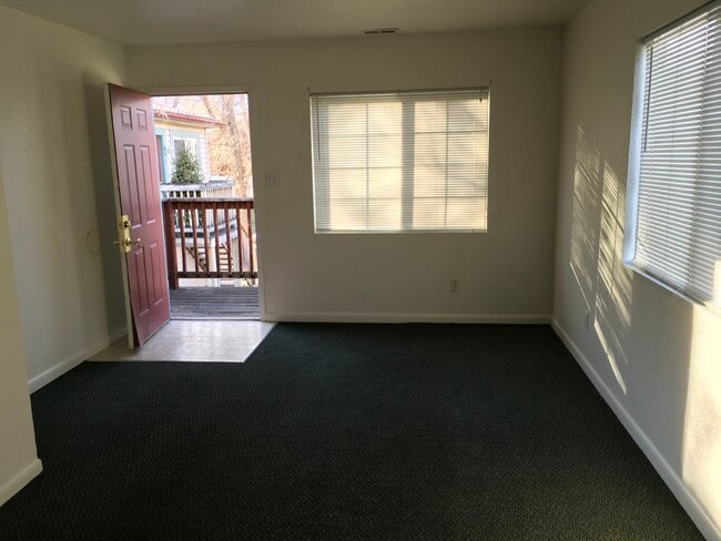 Foto del edificio - 845 E Cucharras St