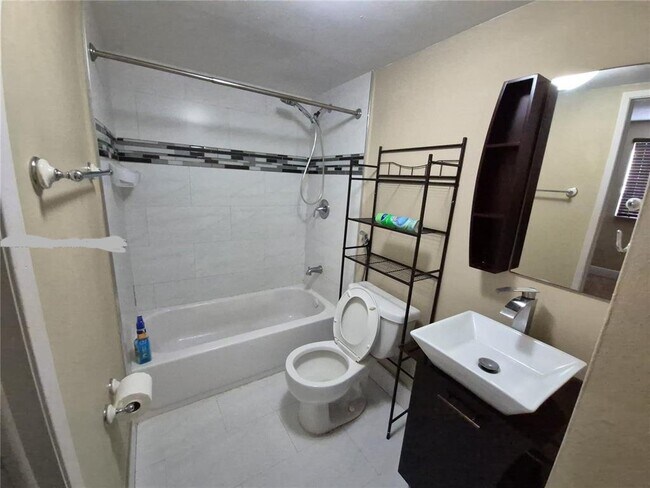 Foto del edificio - 6045 NW 186th St