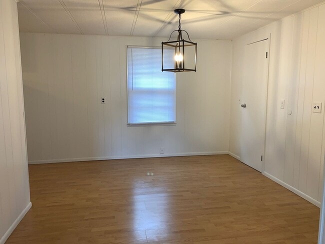 Building Photo - 709 Lee Rd