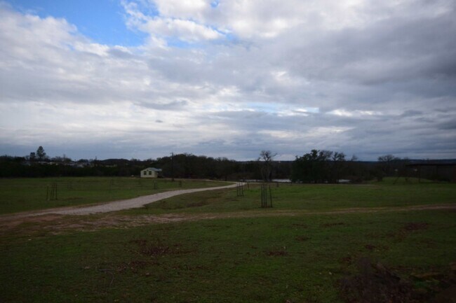 Building Photo - 3 bedroom, 2 bathroom home situated on a full acre in Gatesville with additional storage!