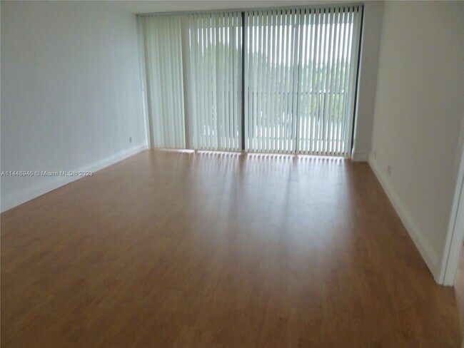 Foto del edificio - 3401 N Country Club Dr