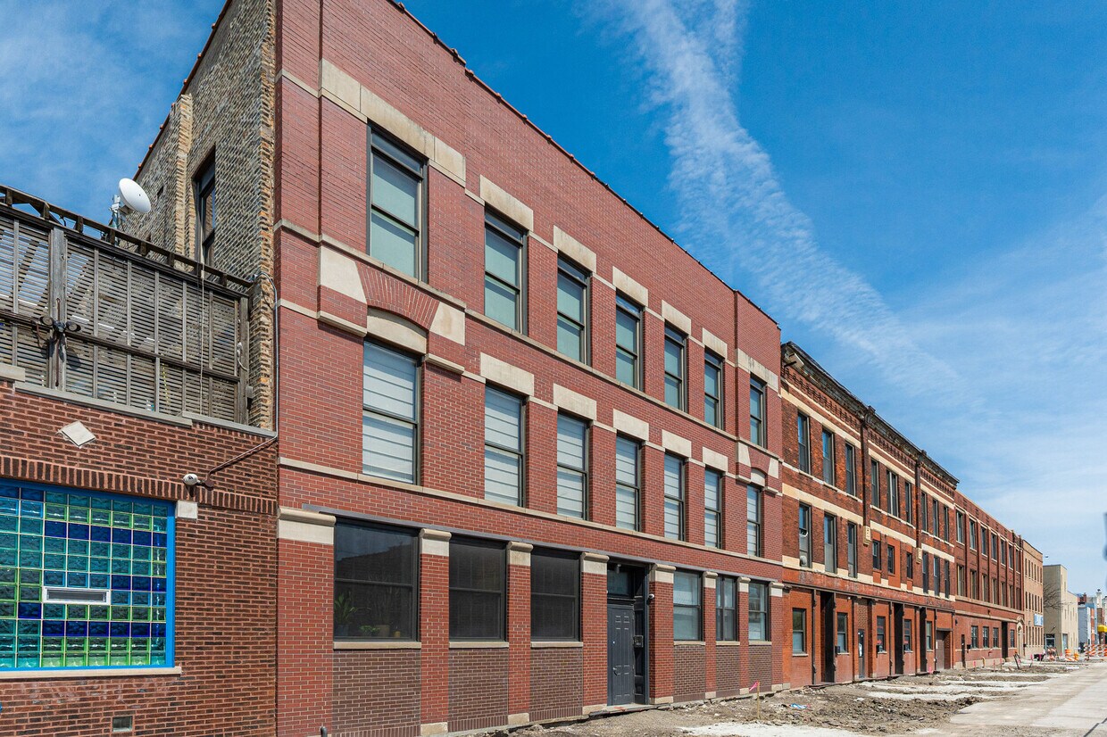 Foto principal - 2120 W Grand Ave