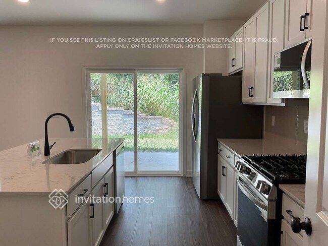 Building Photo - 212 E Millbrook Dr