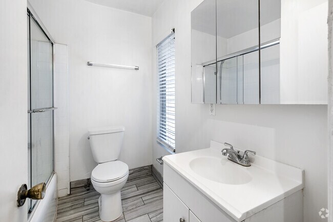 1 habitación, 1 baño - 700 pies cuadrados - Baño - 802 N West Knoll Dr