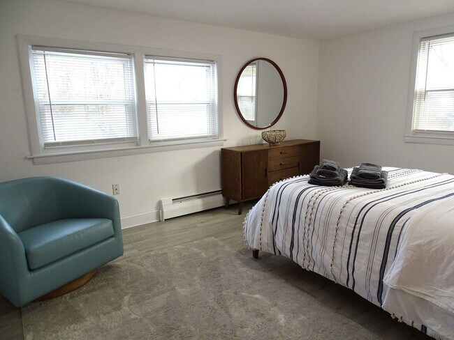 Building Photo - 18 Pleasant St