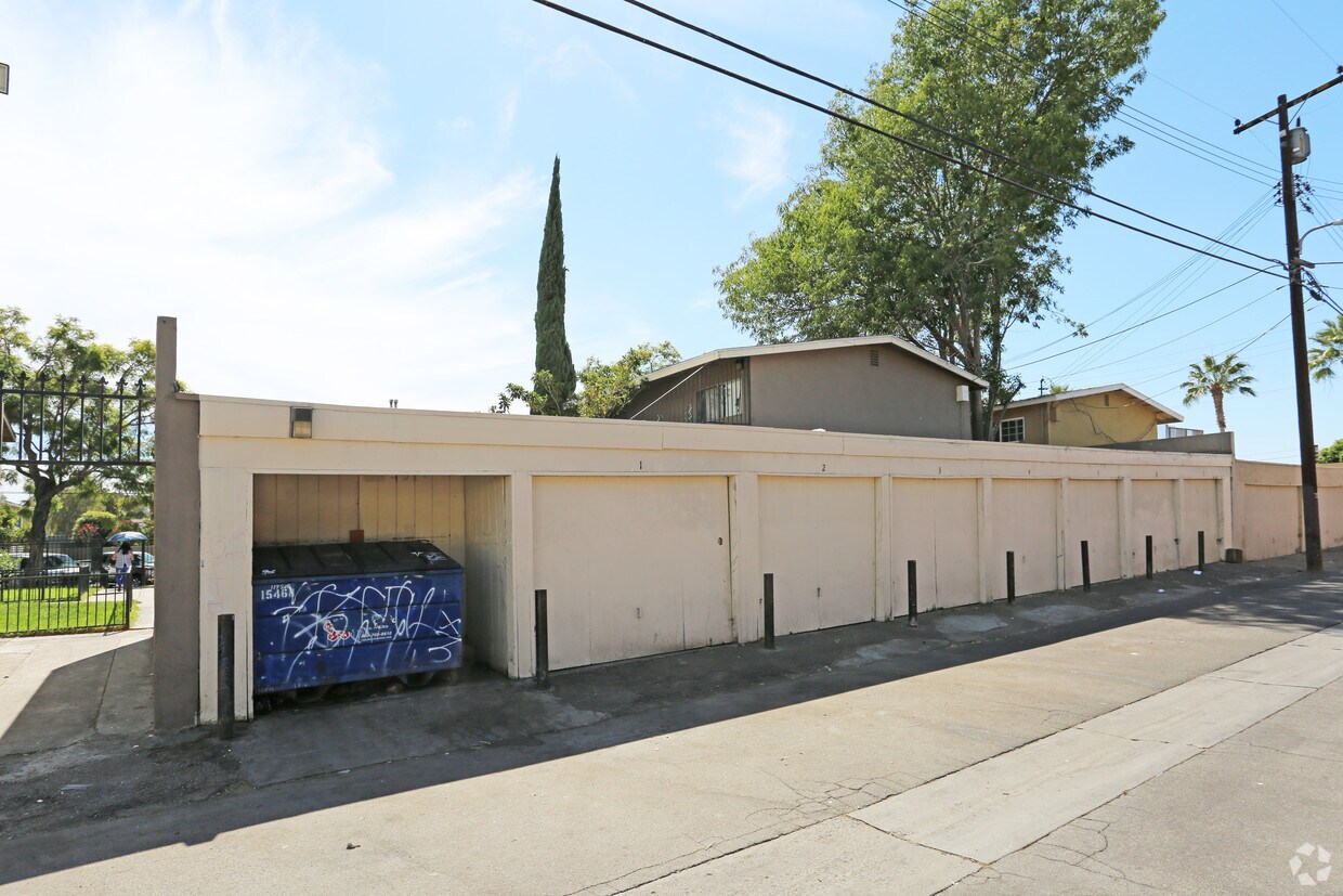 Building Photo - 117 E. Leatrice