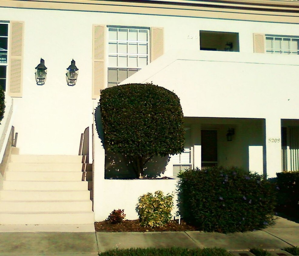 Primary Photo - 5211 Wedgewood Ln