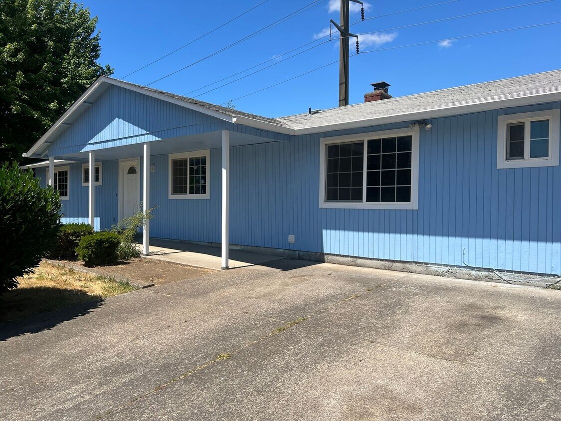 Primary Photo - Newly Remodeled Bethel Home