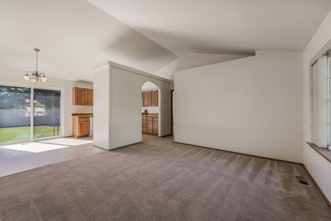 Foto del edificio - 3 bed 2 bath Rancher by Post Falls High Sc...