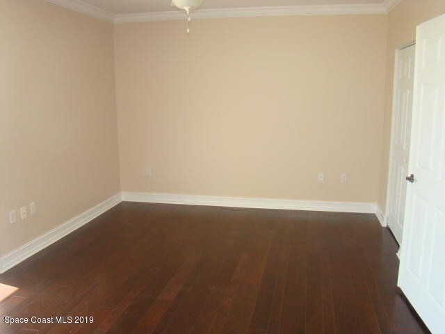 Building Photo - Water front condo