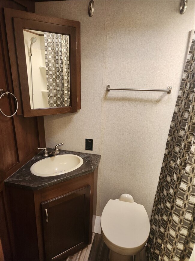 Foto del edificio - 315 Fairplay Rd