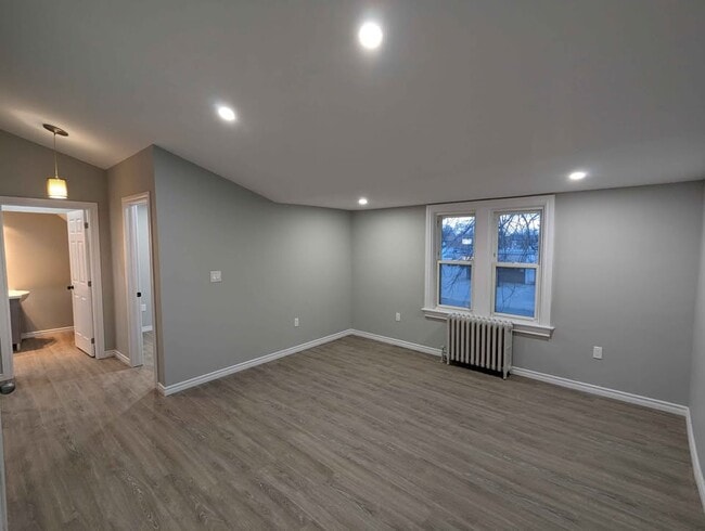 Building Photo - 282 Pillette Rd