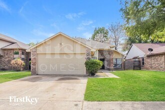 Building Photo - 2416 Sutton Dr