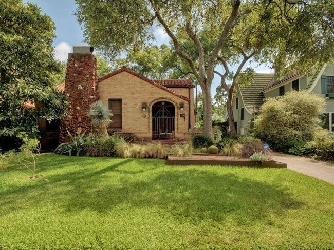 Foto del edificio - 102 Laurel Ln