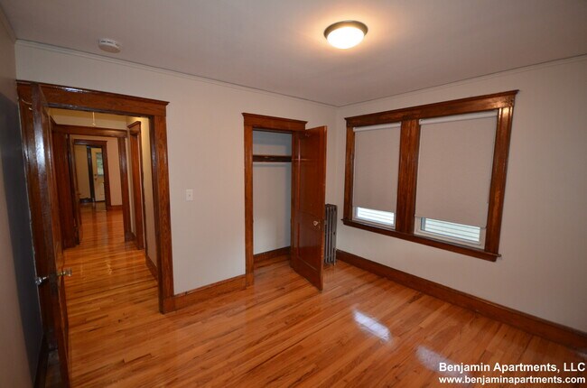 Foto del edificio - 77 Walk Hill St