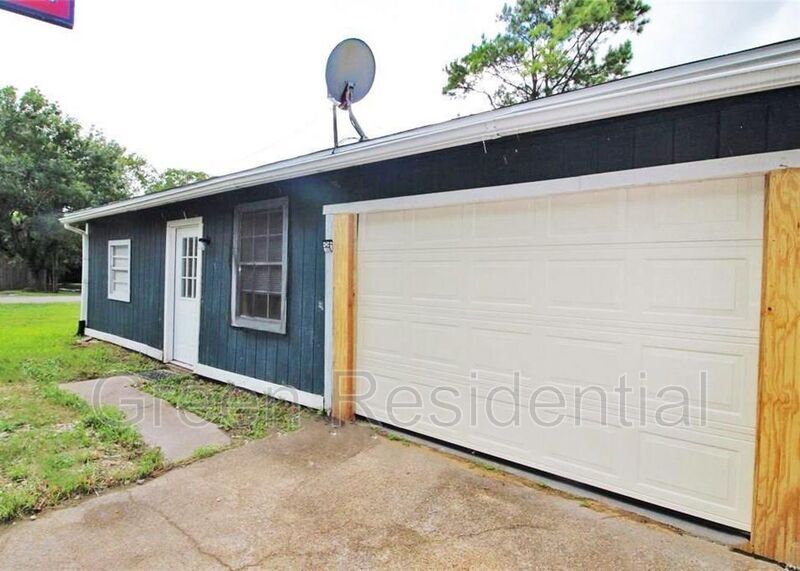 Primary Photo - 2460 W Shane St