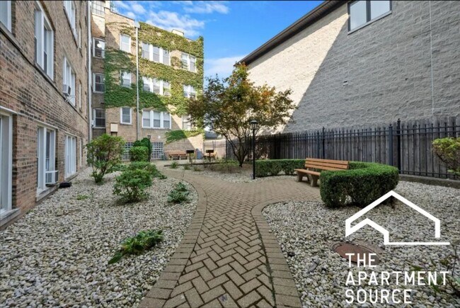 Foto del edificio - 2602 N Kimball Ave