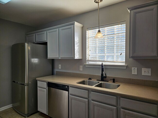 Foto del edificio - Ivy Square Patio Home