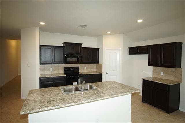 Building Photo - 724 Zeke Lake Trl