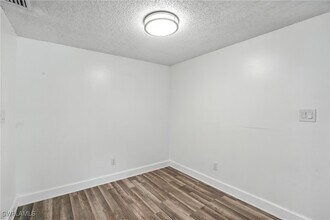 Building Photo - 201 Santa Clara Dr