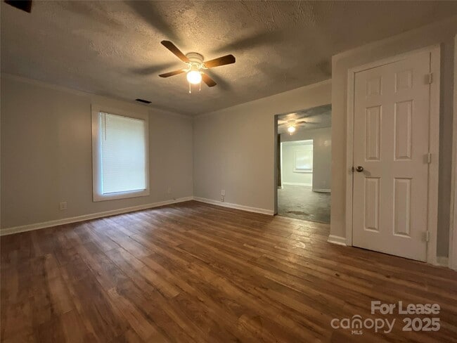 Building Photo - 1305 Ragan Ave