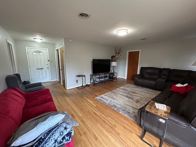 Foto del edificio - 315 Tee Dr