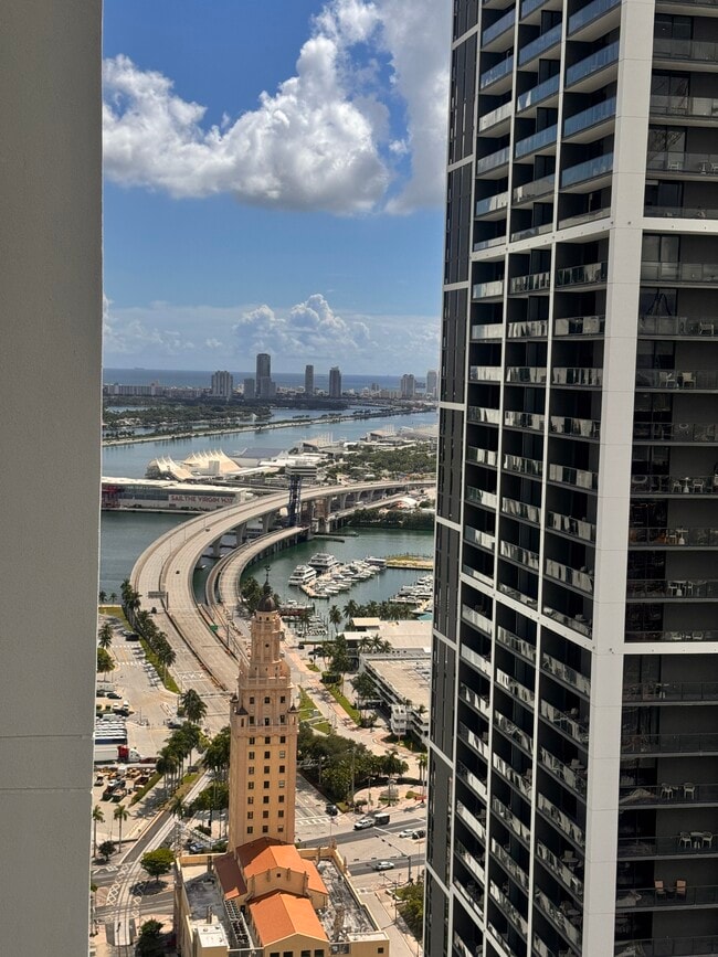 Foto del edificio - 1027 NW 1st Ct