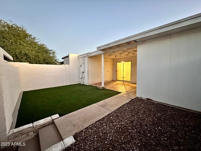Foto del edificio - 2306 W Fremont Dr