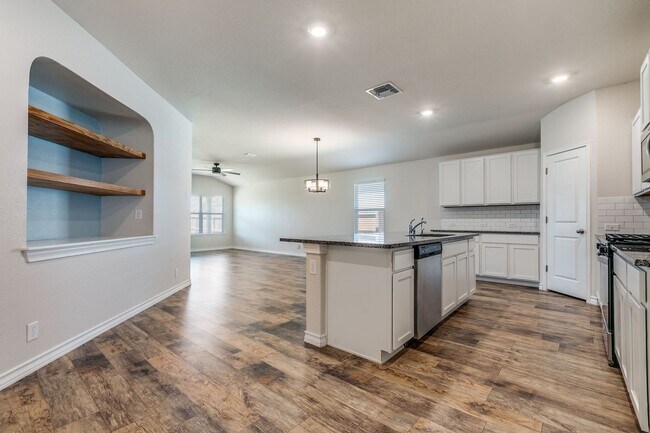 Foto del edificio - Beautiful 4- Bedroom One Story Home in Riv...