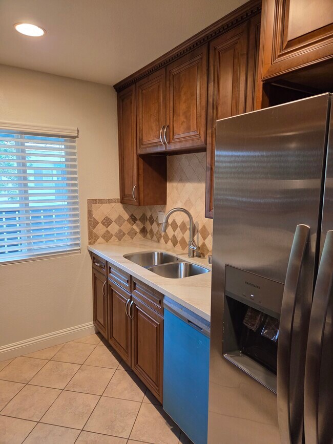 Kitchen - 18645 Hatteras St