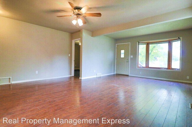Building Photo - 3 br, 1 bath House - 2905 E 19th Street