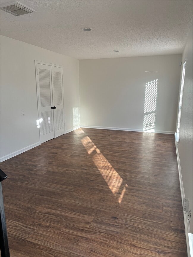 Building Photo - 4322 Woodmont Dr