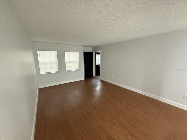 Foto del edificio - 726 Edgewater Dr