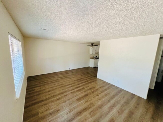 Building Photo - 753