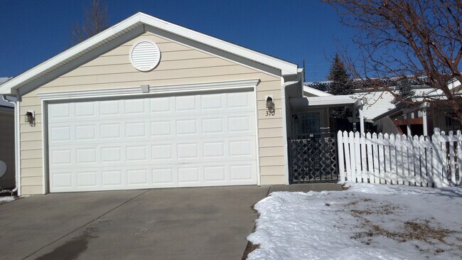 Building Photo - 2 BEDROOM, 2 BATHROOM, SINGLE LEVEL HOME W...