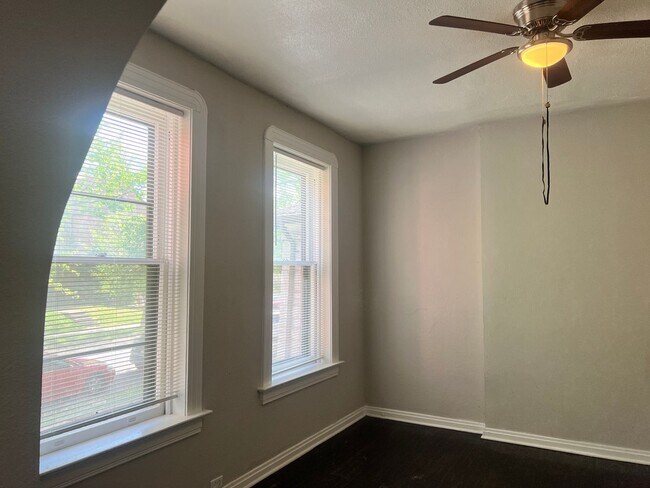 Building Photo - Dover