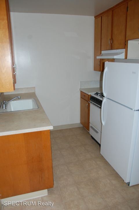 Building Photo - 934 San Andres St