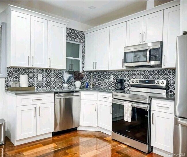Foto del edificio - 188-25 Keeseville Ave