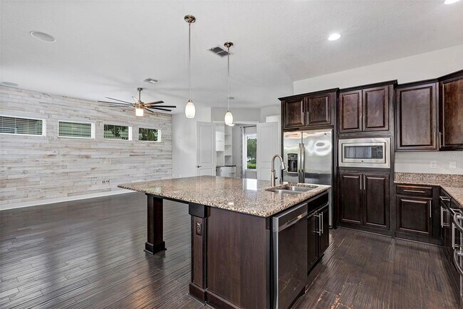Building Photo - 8130 Laureate Blvd