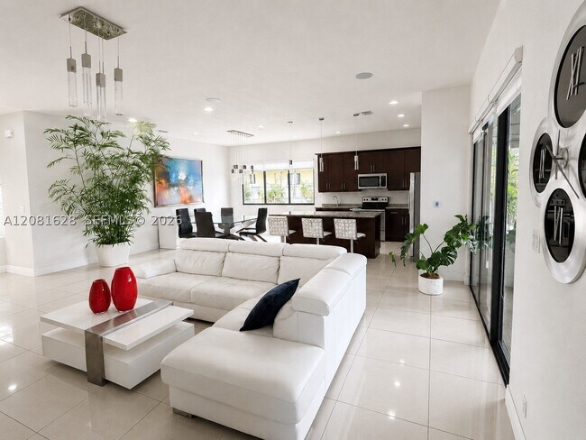 Foto del edificio - 23037 SW 108th Ct
