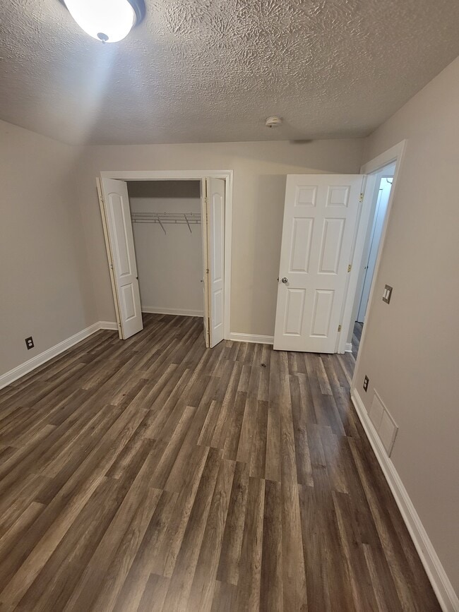 Building Photo - 659 Ziegler Dr