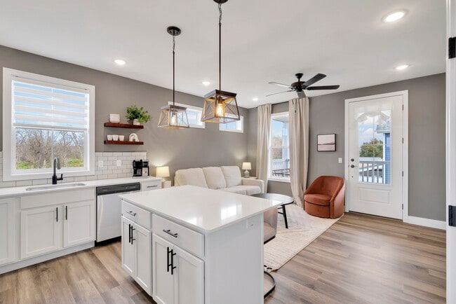 Building Photo - 214 Great Loop E Dr