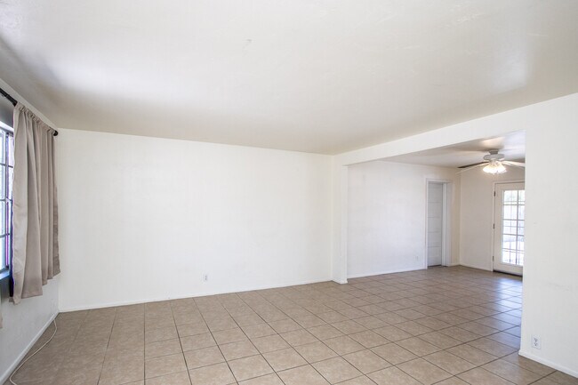 Building Photo - 1405 E Orange St