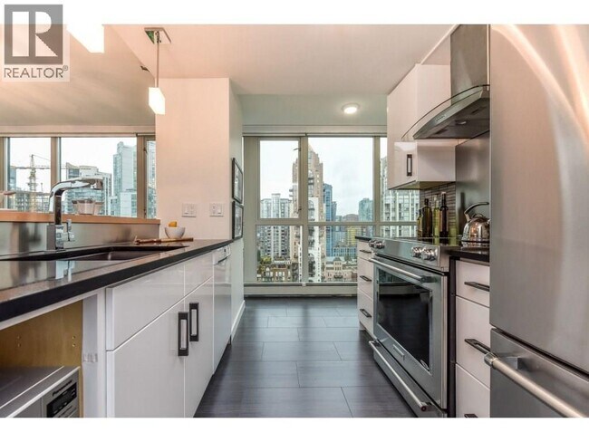 Building Photo - 289 Drake St