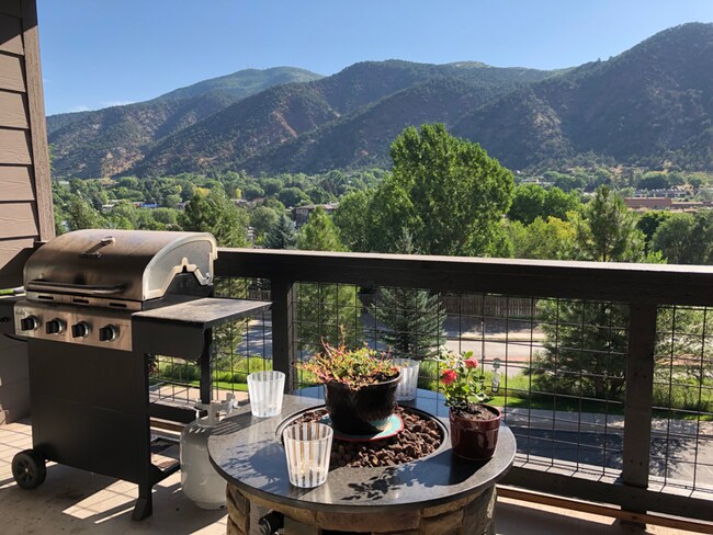 Foto del edificio - 2701 Midland Ave