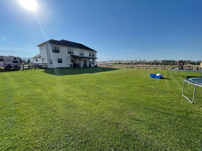 Building Photo - 5655 Longview Dr
